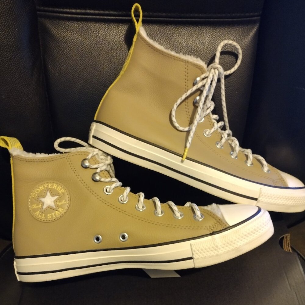 Converse AllStar Chuck Taylor Hi-Top Faux Leather Sherpa Fur Excellent Condition